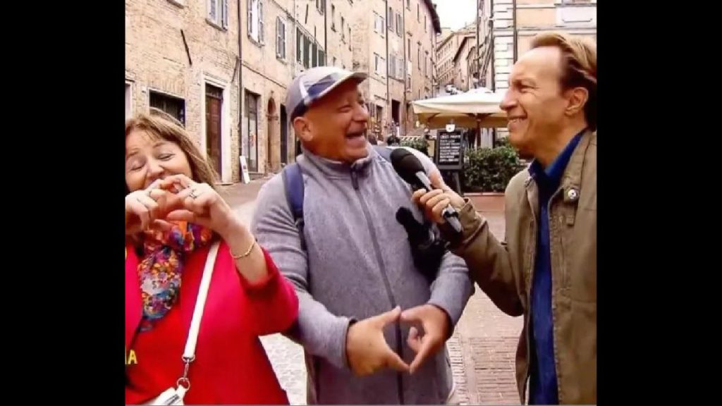 Barbara d'Urso: i saluti volgari che arrivano da Striscia la Notizia 42 striscia barbara d'urso