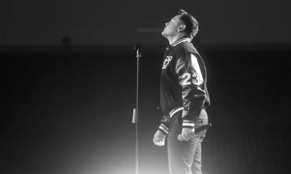 Tiziano Ferro torna a parlare dopo il divorzio e si rivolge ai fan: “Tutto ciò di cui ho bisogno”