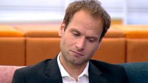 Alex Schwazer, niente Olimpiadi: le lacrime di Signorini in diretta al GF