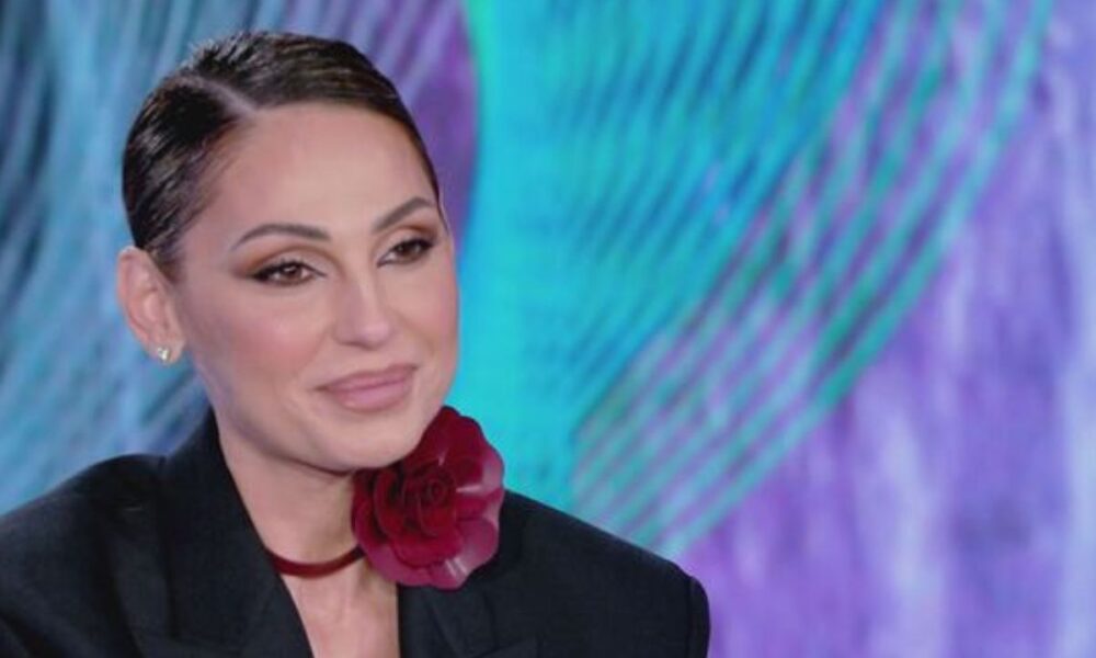 Anna Tatangelo: l’emozione per il primo appuntamento del figlio Andrea