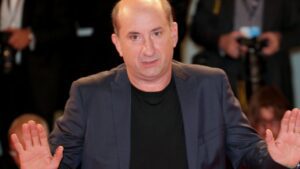 Antonio Albanese torna al cinema con Cento domeniche: un film “necessario”