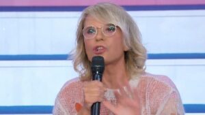 Maria De Filippi nera a UeD: l’attacco frontale ad Aurora Tropea