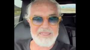 Briatore, tentato furto a Milano: “Datevi una mossa, è una città pericolosa”