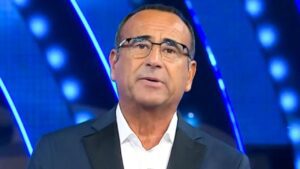 Tale e Quale Show, l’ex vincitore: “Carlo Conti è sceso a patti con il trash”
