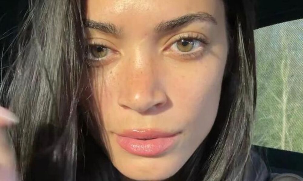 Elodie, lo sfogo della cantante: “Spogliarsi per gli uomini? Ma quando mai, è un gioco”