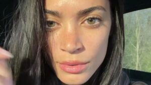 Elodie, lo sfogo della cantante: “Spogliarsi per gli uomini? Ma quando mai, è un gioco”