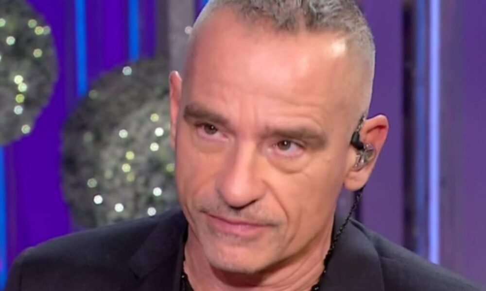 Eros Ramazzotti fa visita ai suoi “bordi di periferia” di Roma
