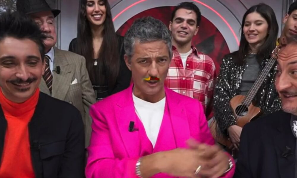 Fiorello, l’appello a Pier Silvio Berlusconi prima di Sanremo: “Non ci mettere contro C’è Posta per Te”