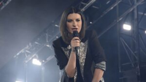 Laura Pausini torna in tv: domenica sarà ospite di Mara Venier