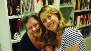 Giorgia Meloni: lo scatto di famiglia al femminile per rispondere a Lilli Gruber
