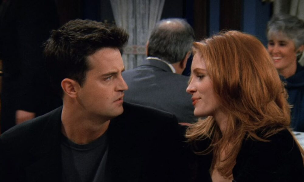 Matthew Perry e la storia d’amore con Julia Roberts: “Ero rotto, piegato, non amabile”