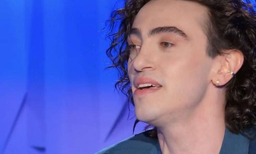 Michele Bravi: “Sono cresciuto con i nonni, i miei genitori erano molto giovani”