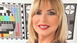 Incidente per Monica Leofreddi: la reazione della conduttrice evita il peggio
