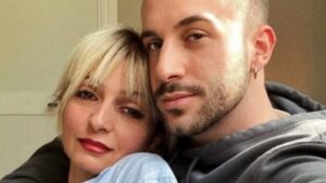 Veronica Peparini, gravidanza complicata: “Monitoriamo ogni 48 ore”
