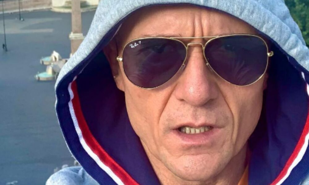 Signorini, il malessere sui social: “Non sono felice”