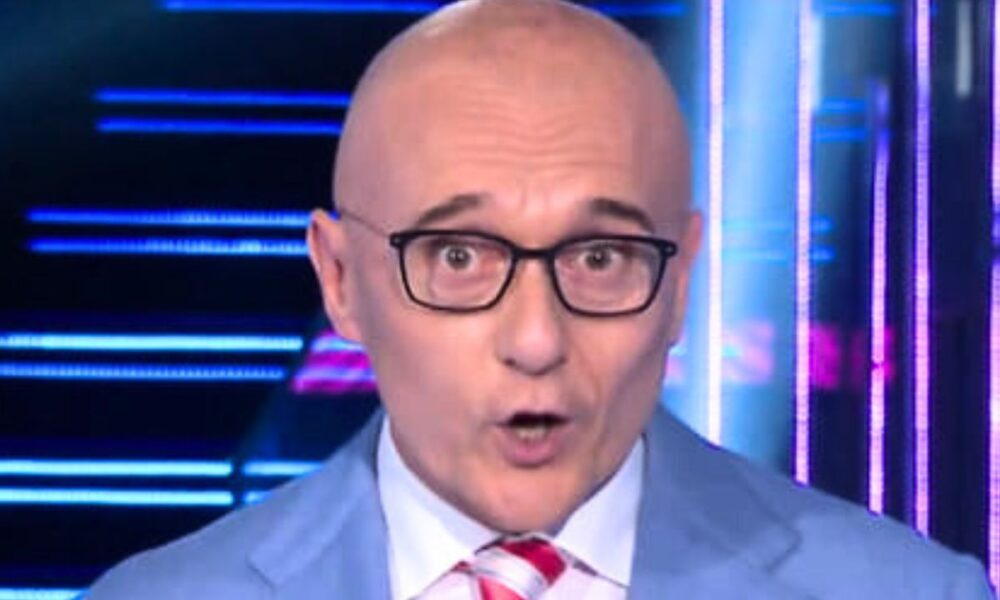 Grande Fratello, le scuse di Signorini: “Chiedo perdono al pubblico”