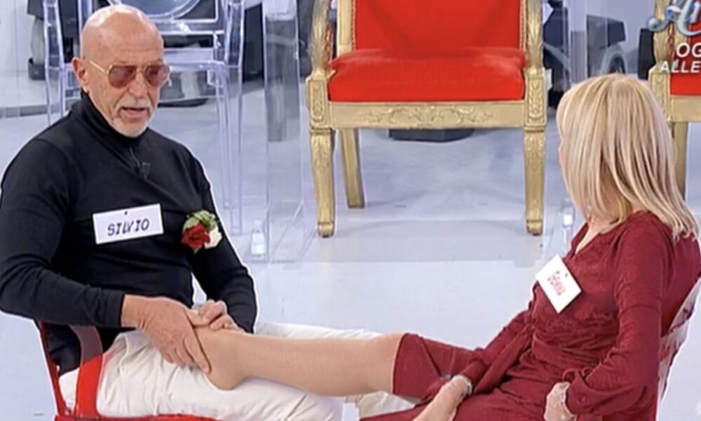 La sfilata fa riavvicinare Gemma e Silvio: il balletto sensuale a Uomini e Donne