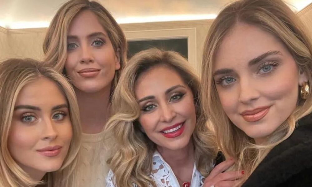 Sorelle Ferragni unite al fianco di mamma Marina: qual è l’occasione speciale
