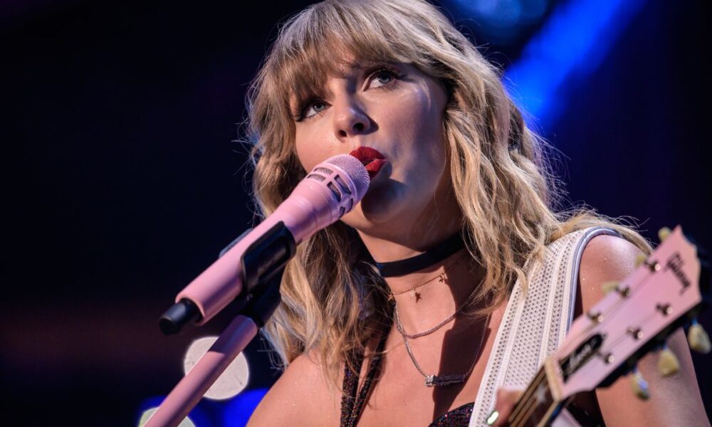 Taylor Swift sotto shock per la morte di una fan: “Non riesco a crederci”
