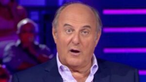 Gerry Scotti insofferente: la frecciatina per Terra Amara