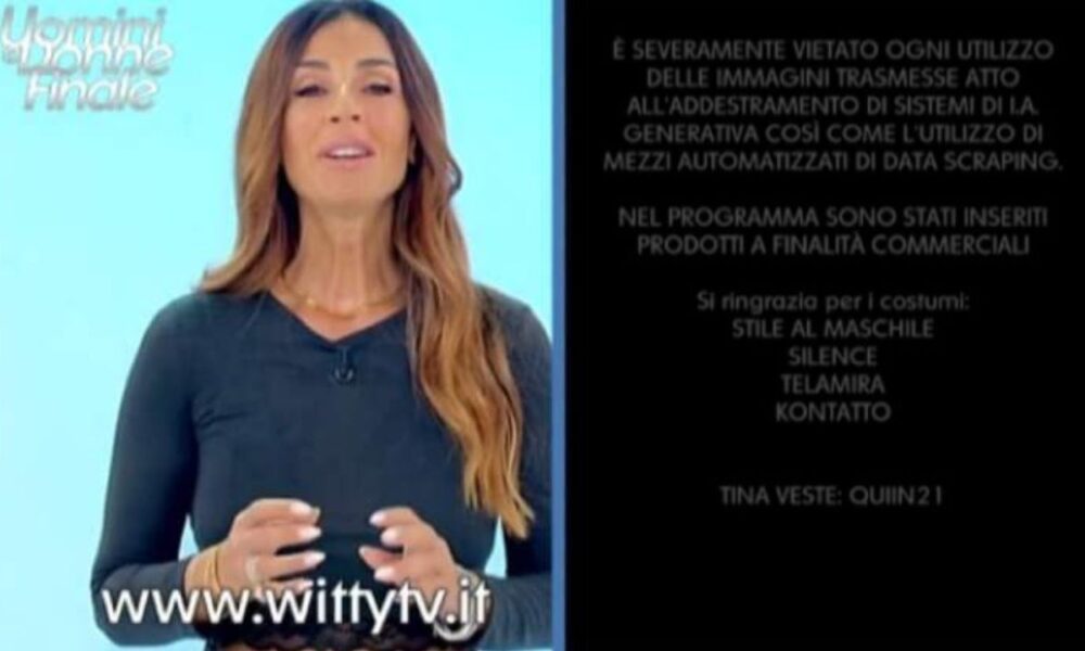 Uomini e Donne e gli strani titoli di coda: il messaggio di avvertimento sull’intelligenza artificiale