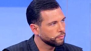 Uomini e Donne, anticipazioni: Alessandro esce con Roberta, ma guarda Cristina