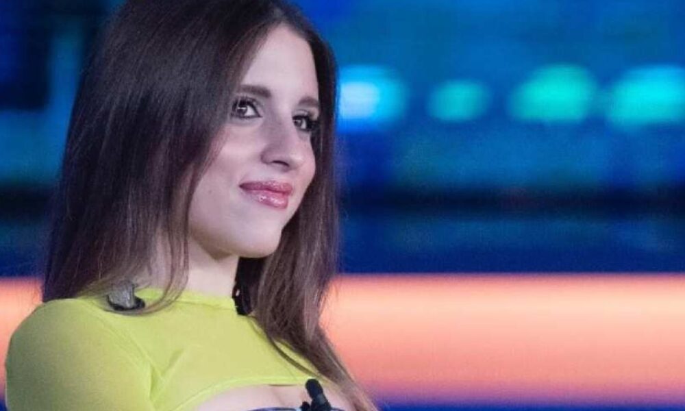 “Fila indiana”: il testo completo della nuova canzone di Angelina Mango