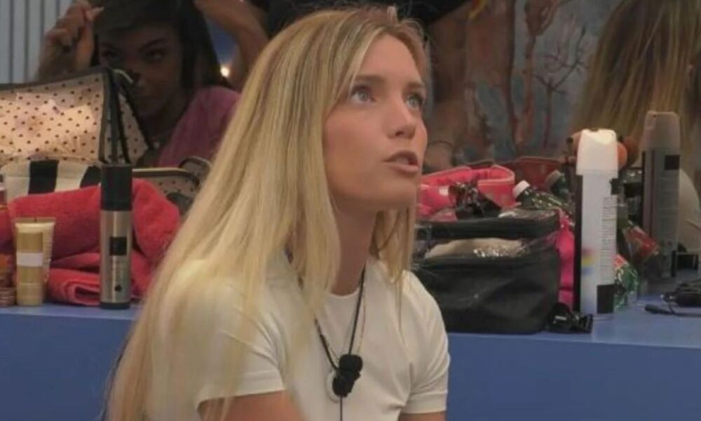 Anita mette in guardia Vittorio al GF: “Beatrice ti sta usando”