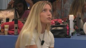 Anita mette in guardia Vittorio al GF: “Beatrice ti sta usando”