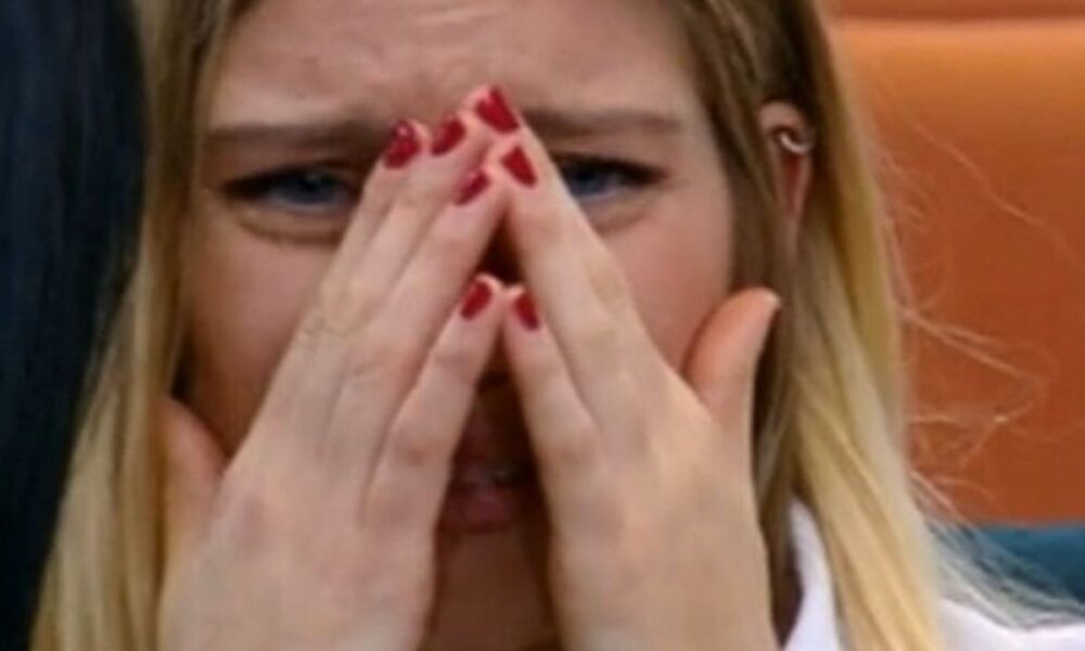 Anita Olivieri rimproverata da Signorini: “Mi hai offeso”