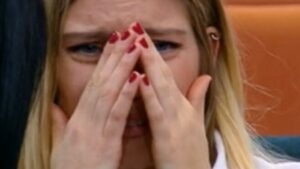 Anita Olivieri rimproverata da Signorini: “Mi hai offeso”