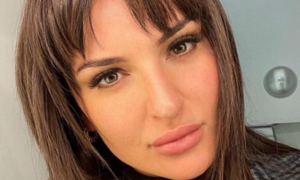 Arisa reagisce alle parole di Eugenia Maria Roccella: “Credo nella sessualità fluida”