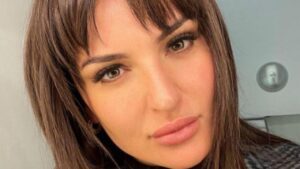 Arisa reagisce alle parole di Eugenia Maria Roccella: “Credo nella sessualità fluida”
