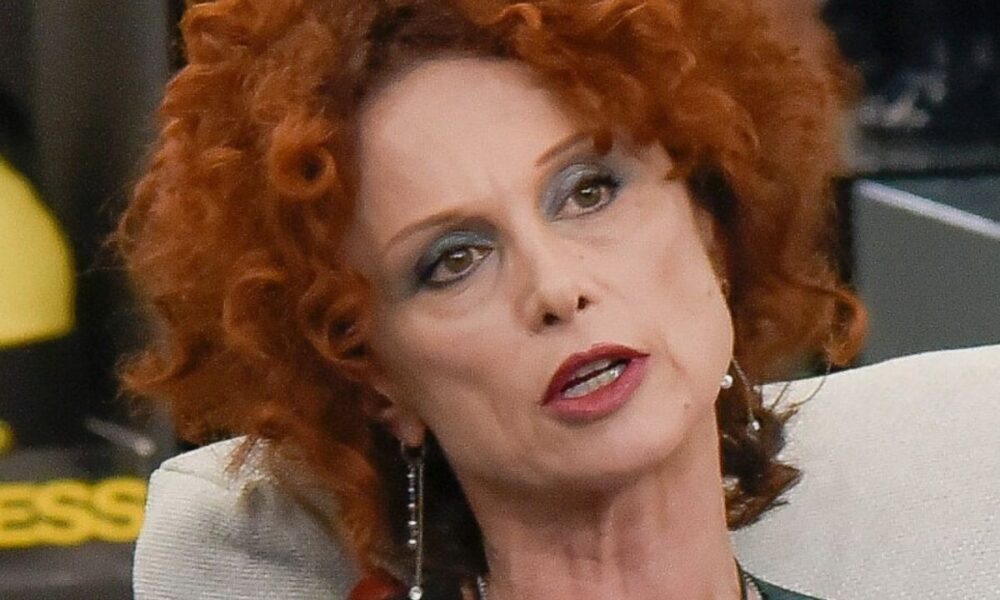 Beatrice Luzzi torna al GF: “Il papà ha subìto un intervento”