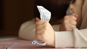 Cose da non fare a Capodanno: 5 gesti che si dice portino sfortuna