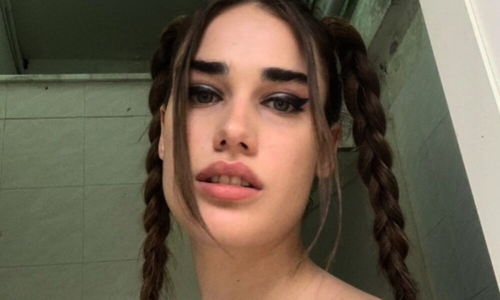 Chi è Clara Soccini: età, canzoni, fidanzato di Giulia di Mare Fuori ora a Sanremo Giovani con Boulevard