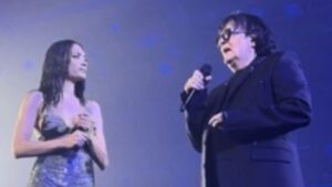 Renato Zero a sorpresa al concerto di Elodie: la cantante in lacrime