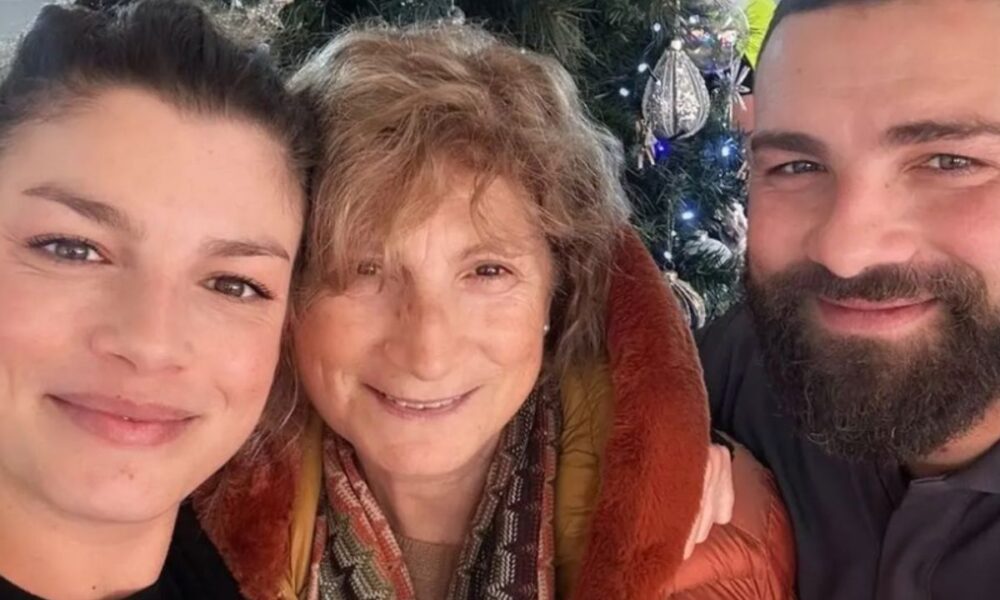 Emma Marrone in Caserma a Natale: “Siete brutte persone”, la polemica