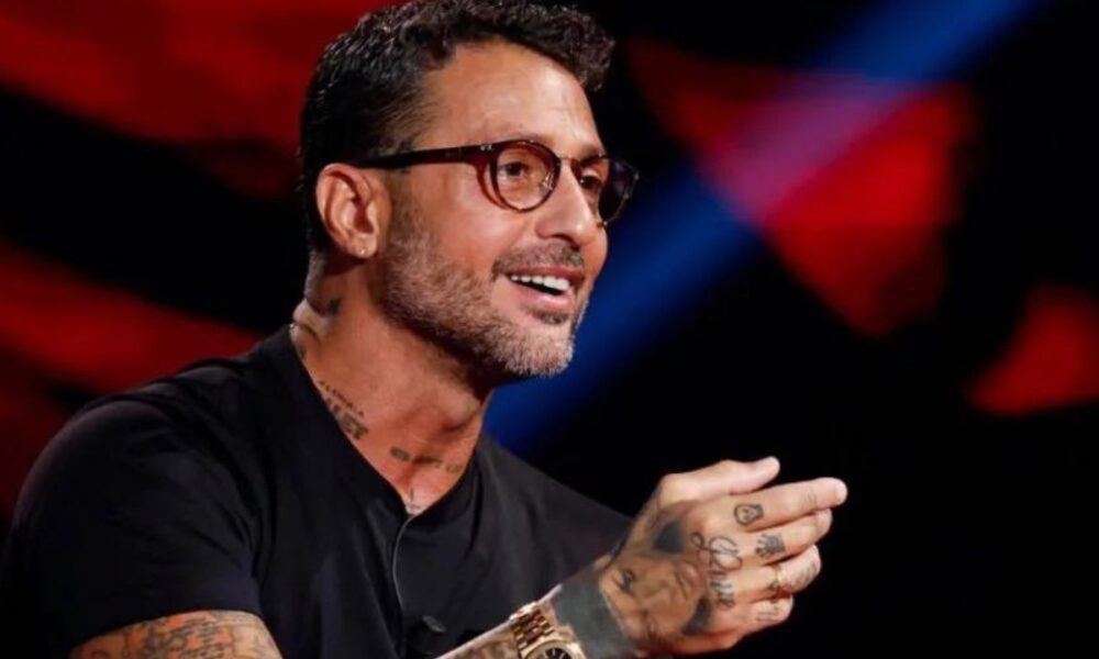 Fabrizio Corona interviene su Belen e De Martino: “Scoppiati definitivamente”
