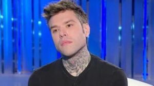 La rabbia di Fedez dopo il post orribile contro Leone: il rapper pronto alla denuncia