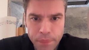 L’hater augura un tumore a Leone: la risposta di Fedez