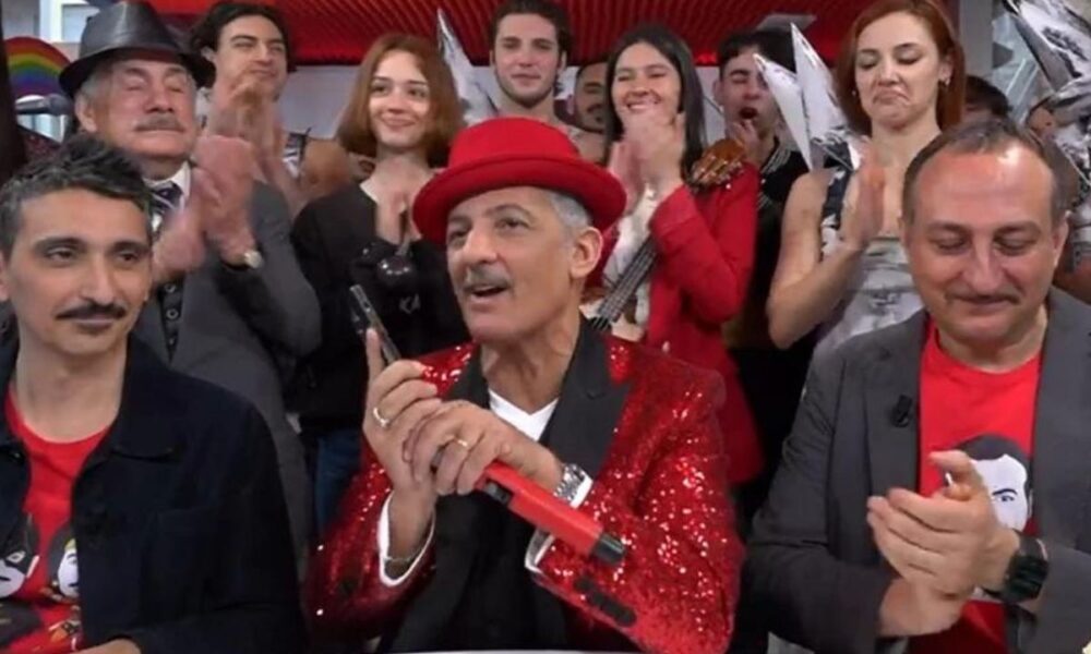 Fiorello è boom di ironia a Viva Rai 2!: “Chiara Ferragni leader dell’opposizione”
