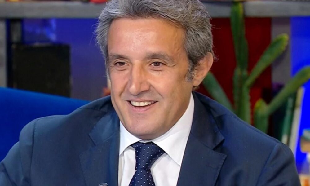 Flavio Insinna: “Tornassi indietro farei il medico, come mio padre”