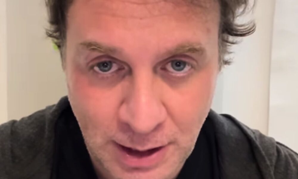 Gabriele Parpiglia twitta contro un ex volto televisivo: “Ha rovinato un programma e forse il marchio stesso”