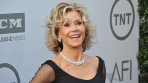 Jane Fonda, sì ad un amante ma solo se ventenne: “Non mi piace la pelle vecchia”