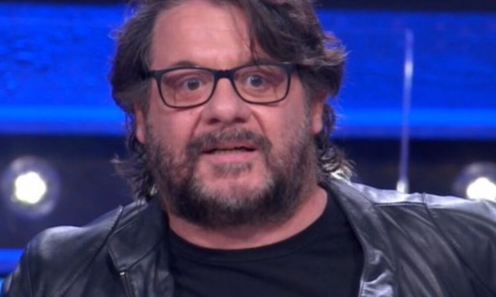 Lillo: “Sognavo di essere un supereroe, ma il costume da Batman costava troppo”