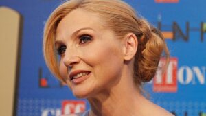 Lorella Cuccarini racconta la chiamata ricevuta da Amadeus: “Vuole con sé gli amici”