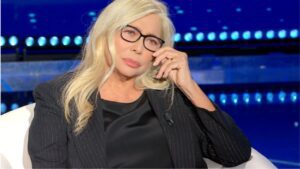 Mara Venier a cuore aperto a Domenica In: “Molti anni fa sono stata ricoverata in una clinica”