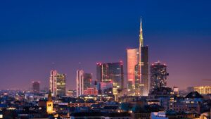 Milano è la città più luminosa d’Europa sotto Natale: lo studio della Nasa
