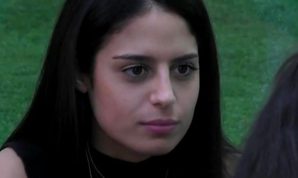 GF, Perla provoca Federico: “Ti piacciono le donne?”
